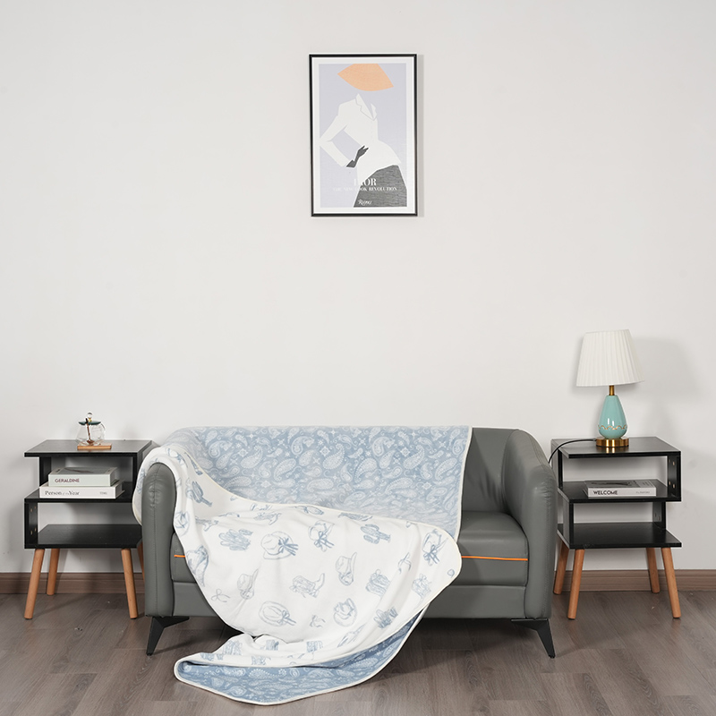 Flanelldecke mit eingefasstem Rand